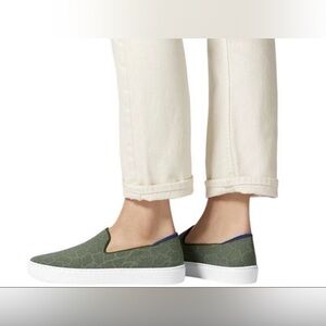 Rothy’s The Sneaker Solid Green Giraffe retired Print Flat Slip On Shoes Sz 5